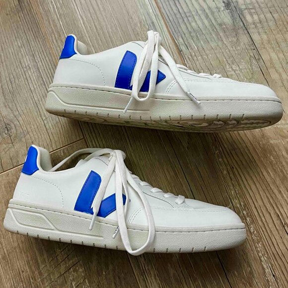 Veja's V-12 Leather White Paros, Unisex, Size 39, $100 (retails $170) - Picture 1 of 10